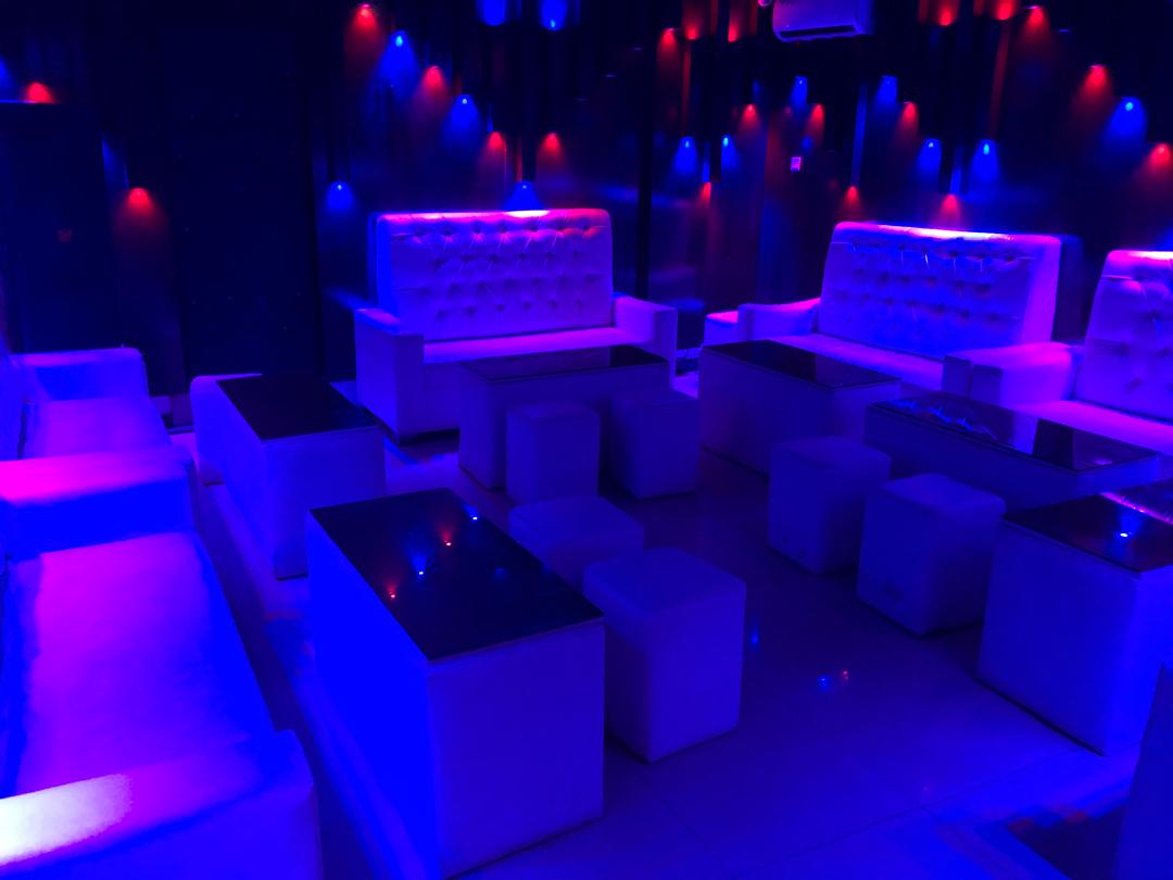 Bar & Lounge
